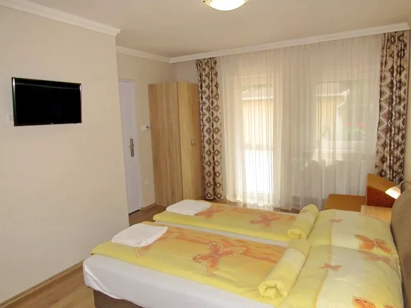  Cazare | Bungalow (K1027-32) Imaginea poate fi supusă drepturilor de autor. Se recomandă contactarea titularului drepturilor.