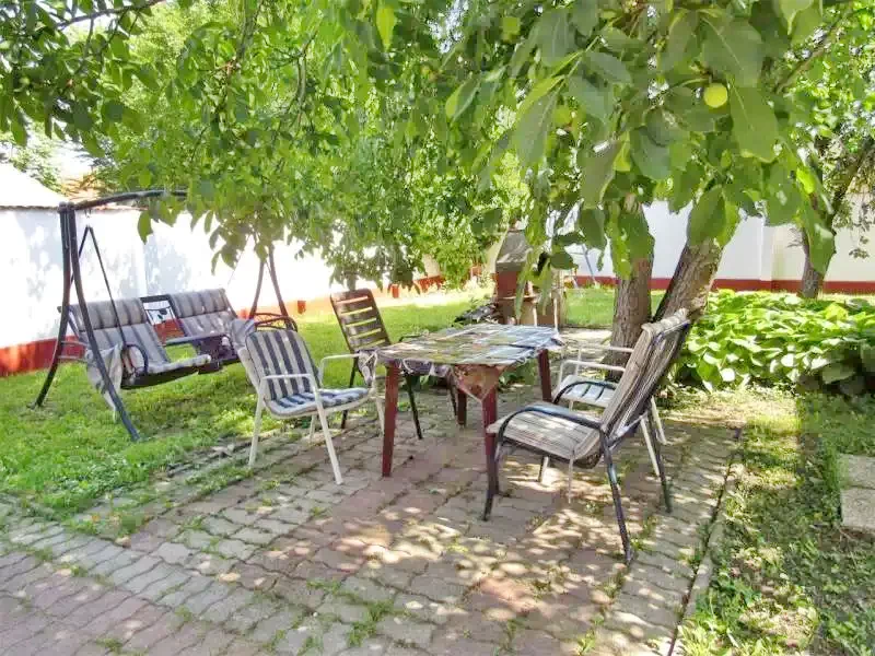  Cazare | Sat de vacanță (K0291-2) Imaginea poate fi supusă drepturilor de autor. Se recomandă contactarea titularului drepturilor.