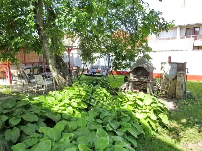  Cazare | Sat de vacanță (K0291-3) Imaginea poate fi supusă drepturilor de autor. Se recomandă contactarea titularului drepturilor.