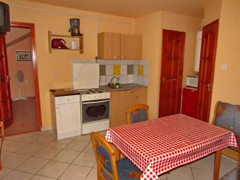  Cazare | Sat de vacanță (K0291-5) Imaginea poate fi supusă drepturilor de autor. Se recomandă contactarea titularului drepturilor.