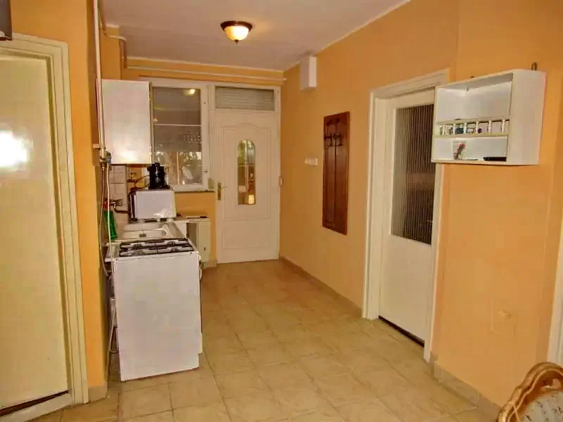  Cazare | Sat de vacanță (K0291-22) Imaginea poate fi supusă drepturilor de autor. Se recomandă contactarea titularului drepturilor.