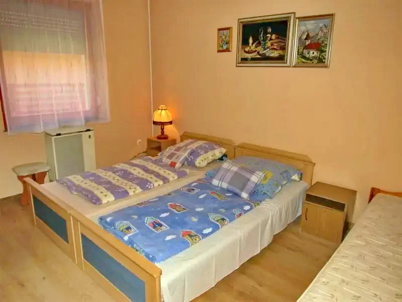  Cazare | Sat de vacanță (K0291-65) Imaginea poate fi supusă drepturilor de autor. Se recomandă contactarea titularului drepturilor.