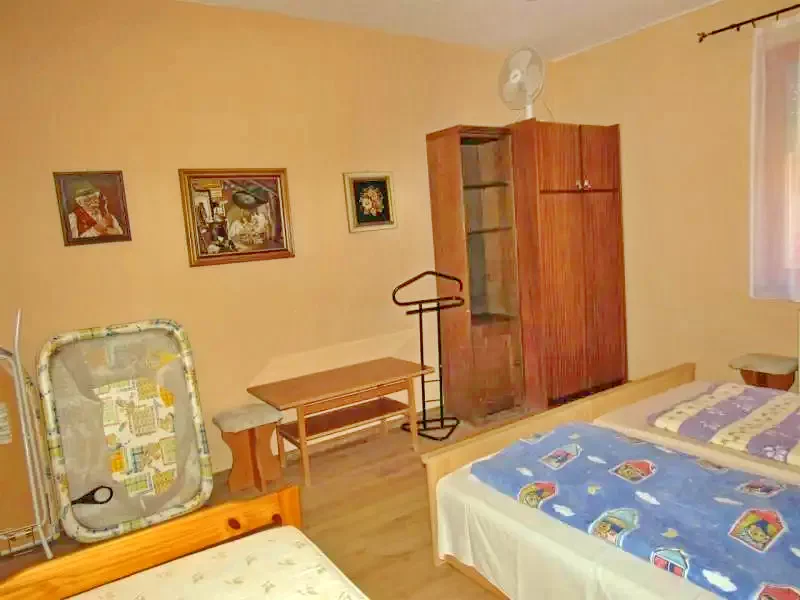  Cazare | Sat de vacanță (K0291-69) Imaginea poate fi supusă drepturilor de autor. Se recomandă contactarea titularului drepturilor.