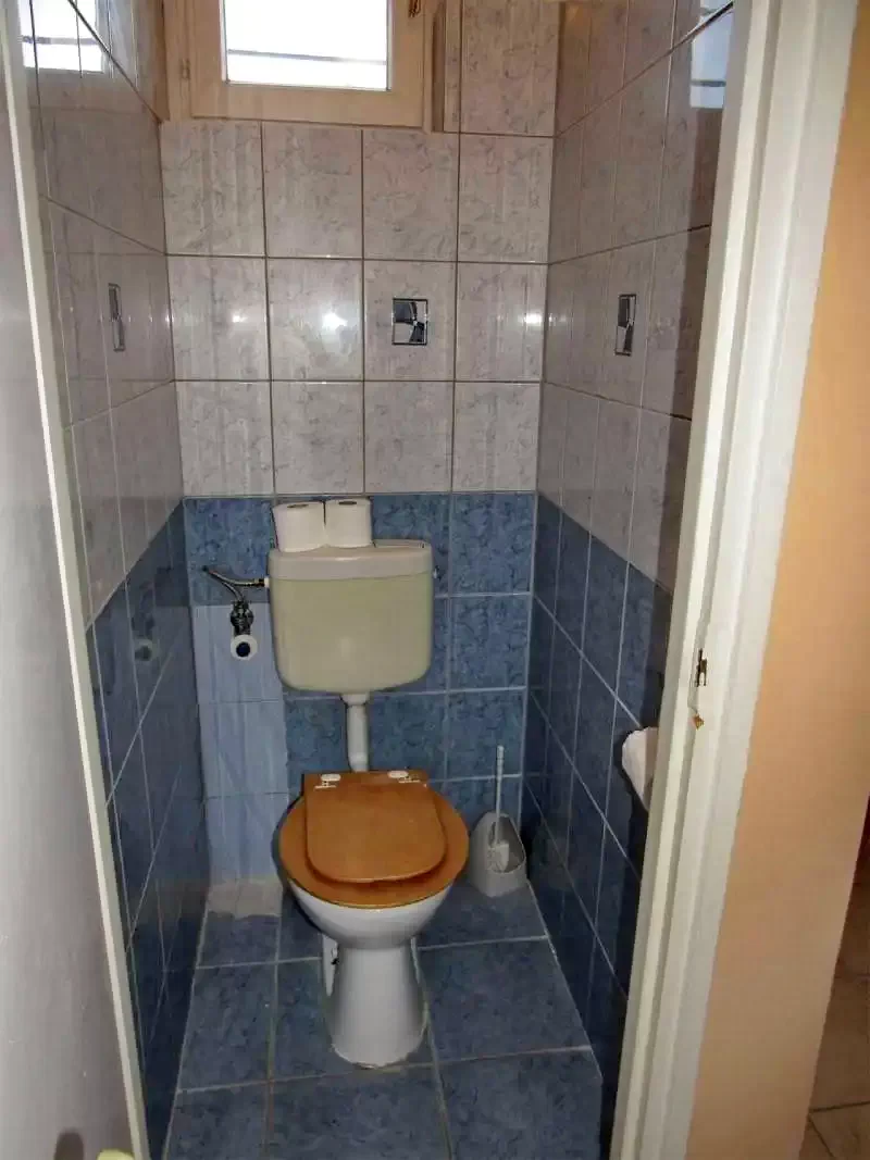  Cazare | Sat de vacanță (K0291-70) Imaginea poate fi supusă drepturilor de autor. Se recomandă contactarea titularului drepturilor.