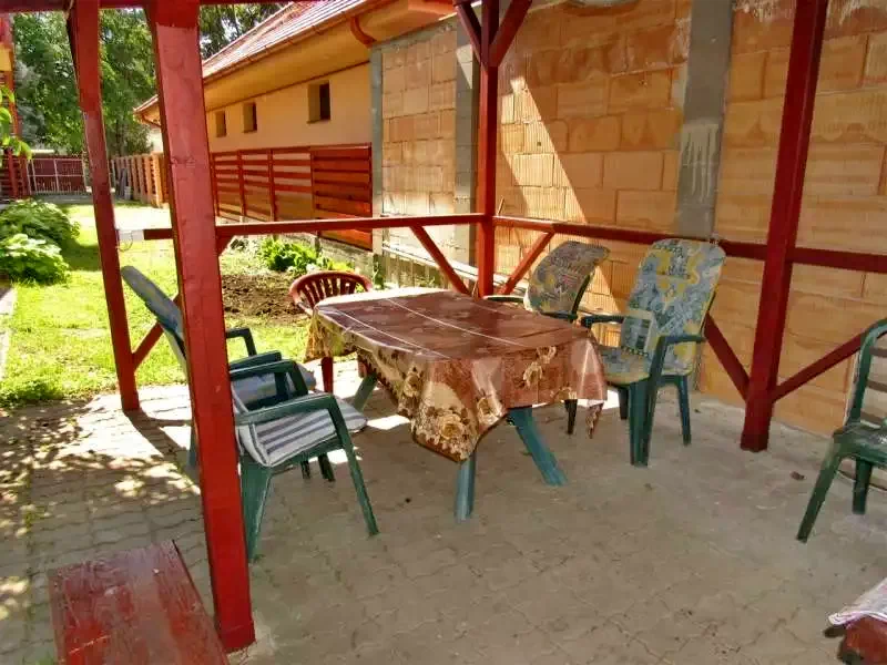  Cazare | Sat de vacanță (K0291-79) Imaginea poate fi supusă drepturilor de autor. Se recomandă contactarea titularului drepturilor.