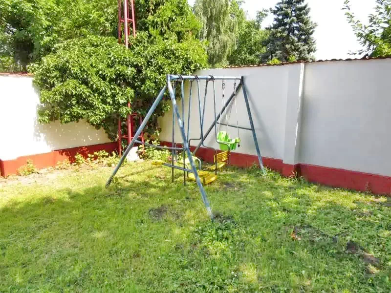  Cazare | Sat de vacanță (K0291-82) Imaginea poate fi supusă drepturilor de autor. Se recomandă contactarea titularului drepturilor.