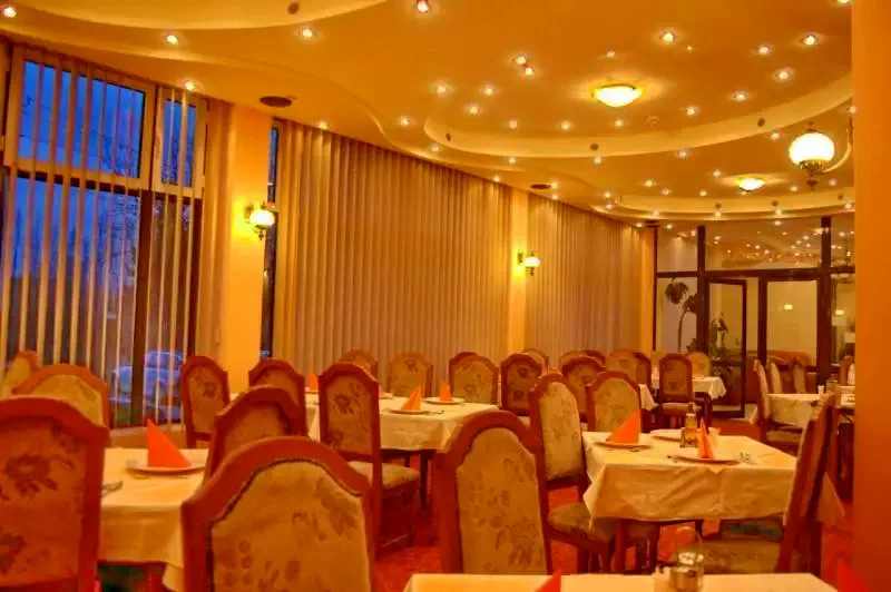 Târgu Mureș Cazare | Hotel*** (K1345-2) Imaginea poate fi supusă drepturilor de autor. Se recomandă contactarea titularului drepturilor. Târgu Mureș Cazare | Hotel*** (K1345-2) Imaginea poate fi supusă drepturilor de autor. Se recomandă contactarea titularului drepturilor.