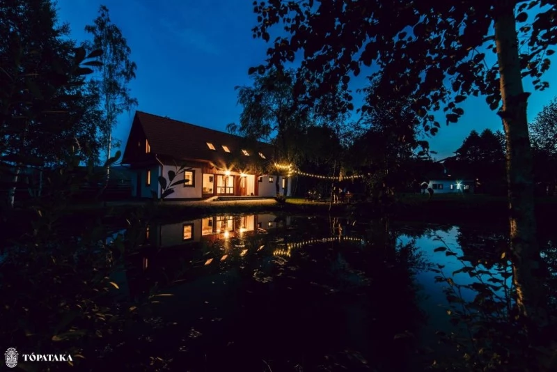 Senetea Cazare | Hotel**** (K1505-1) Imaginea poate fi supusă drepturilor de autor. Se recomandă contactarea titularului drepturilor.