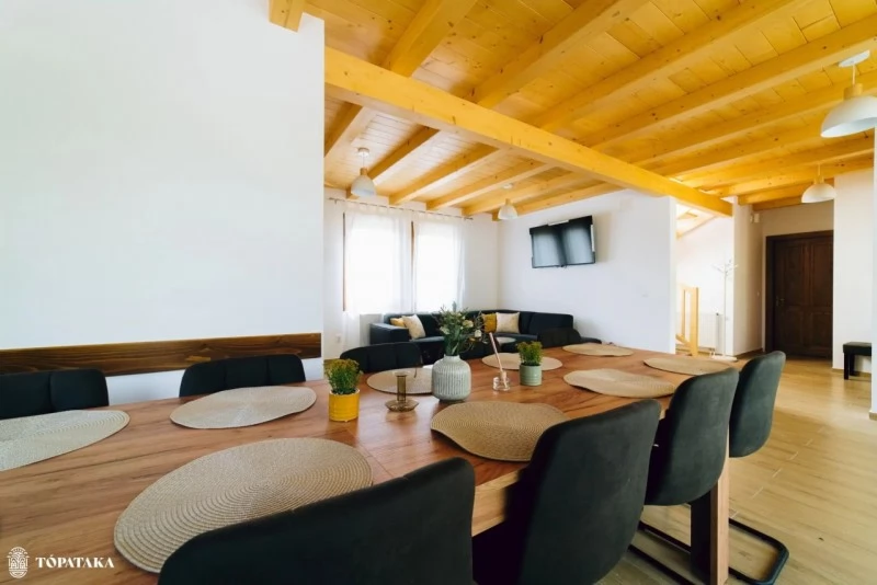 Senetea Cazare | Hotel**** (K1505-6) Imaginea poate fi supusă drepturilor de autor. Se recomandă contactarea titularului drepturilor.