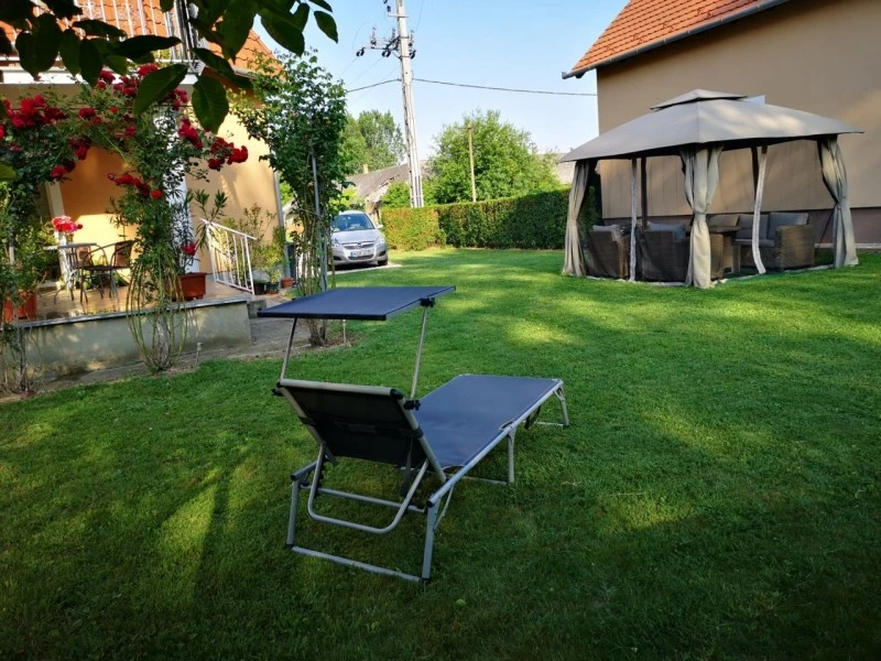  Cazare | Sat de vacanță (K0752-11) Imaginea poate fi supusă drepturilor de autor. Se recomandă contactarea titularului drepturilor.