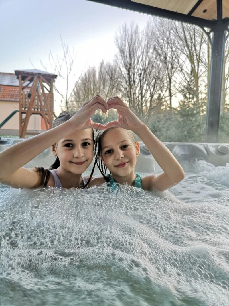  Cazare | Cabană (K0752-16) Imaginea poate fi supusă drepturilor de autor. Se recomandă contactarea titularului drepturilor.