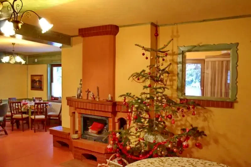 Harghita-Băi Cazare | Cabană (K1204-2) Imaginea poate fi supusă drepturilor de autor. Se recomandă contactarea titularului drepturilor. Harghita-Băi Cazare | Cabană (K1204-2) Imaginea poate fi supusă drepturilor de autor. Se recomandă contactarea titularului drepturilor.