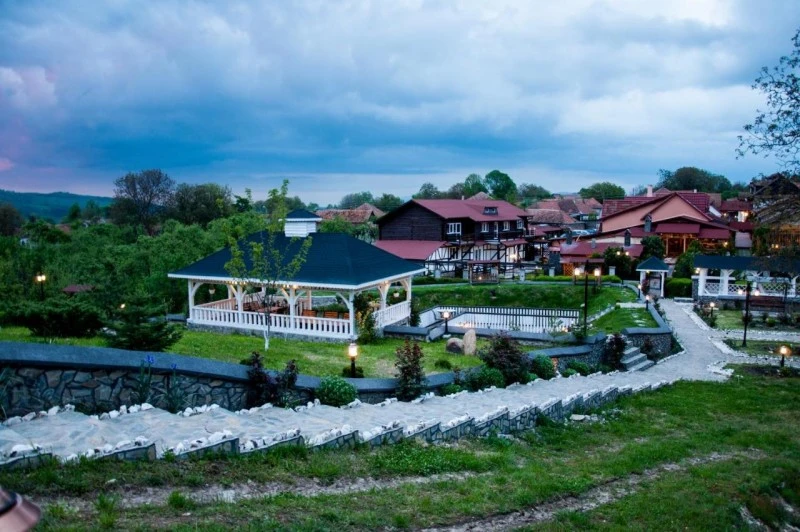 Sarmizegetusa Cazare | Cabană (K0364-38) Imaginea poate fi supusă drepturilor de autor. Se recomandă contactarea titularului drepturilor. Sarmizegetusa Cazare | Cabană (K0364-38) Imaginea poate fi supusă drepturilor de autor. Se recomandă contactarea titularului drepturilor.