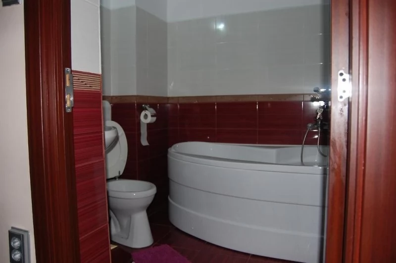 Băile Felix Cazare | Motel (K0406-26) Imaginea poate fi supusă drepturilor de autor. Se recomandă contactarea titularului drepturilor.