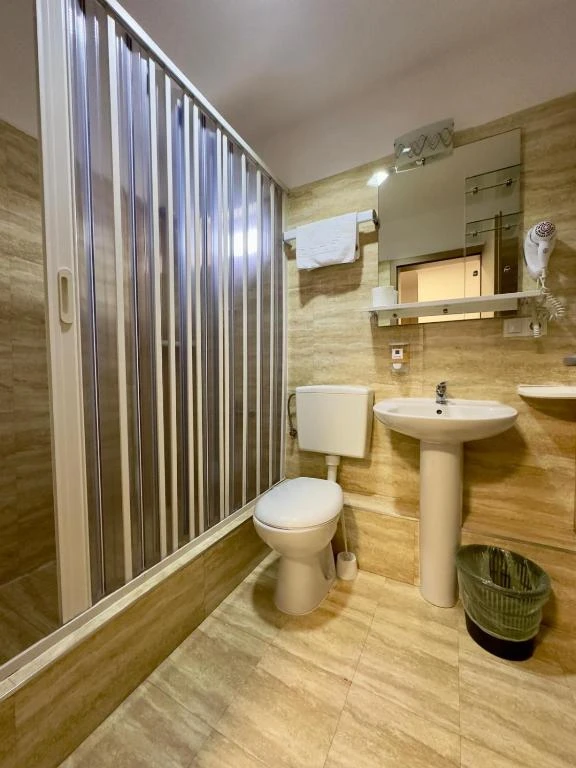 Kolozsvár Szállás | Hotel*** (K1579-45) A kép szerzői jogvédelem alatt állhat. Javasolt a kapcsolatfelvétel a jog tulajdonossal.