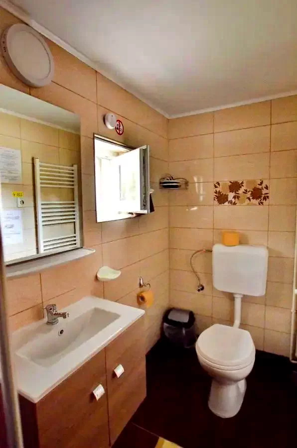 Sfântu Gheorghe Cazare | Motel (K1408-21) Imaginea poate fi supusă drepturilor de autor. Se recomandă contactarea titularului drepturilor.