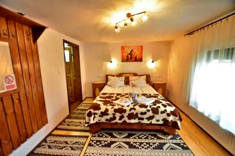 Sfântu Gheorghe Cazare | Motel (K1408-25) Imaginea poate fi supusă drepturilor de autor. Se recomandă contactarea titularului drepturilor.