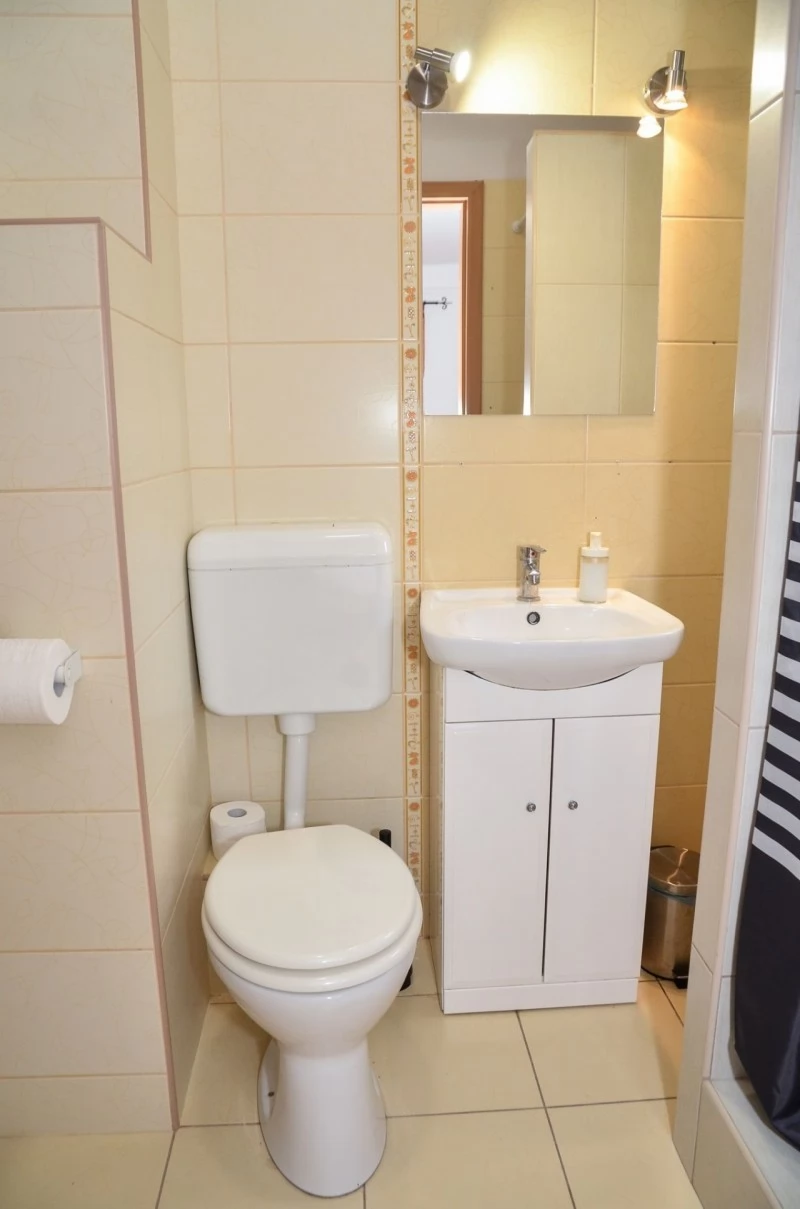  Cazare | Casă de oaspeți (K0015-17) Imaginea poate fi supusă drepturilor de autor. Se recomandă contactarea titularului drepturilor.