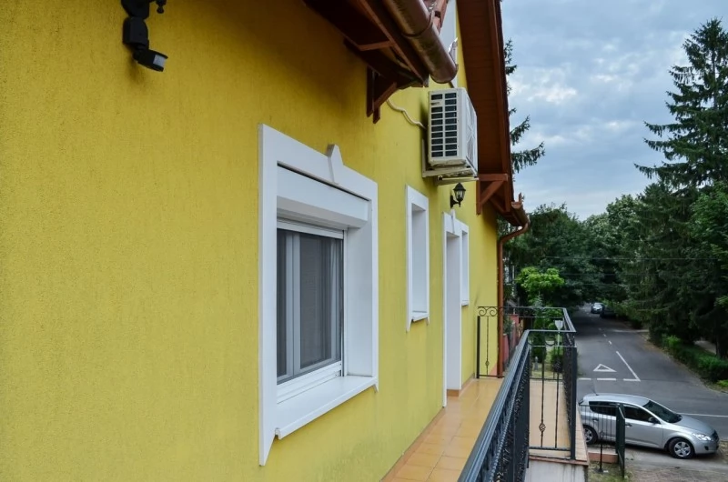  Cazare | Casă de oaspeți (K0015-19) Imaginea poate fi supusă drepturilor de autor. Se recomandă contactarea titularului drepturilor.