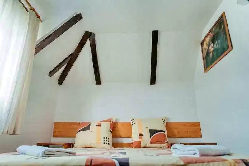 Cârța Cazare | Motel (K0323-14) Imaginea poate fi supusă drepturilor de autor. Se recomandă contactarea titularului drepturilor.