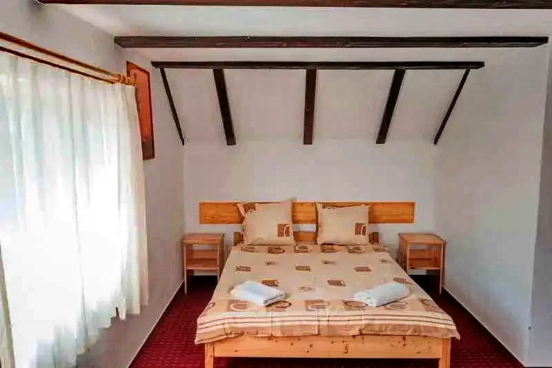 Cârța Cazare | Motel (K0323-15) Imaginea poate fi supusă drepturilor de autor. Se recomandă contactarea titularului drepturilor.