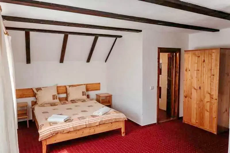 Kerc Szállás | Motel (K0323-16) A kép szerzői jogvédelem alatt állhat. Javasolt a kapcsolatfelvétel a jog tulajdonossal.