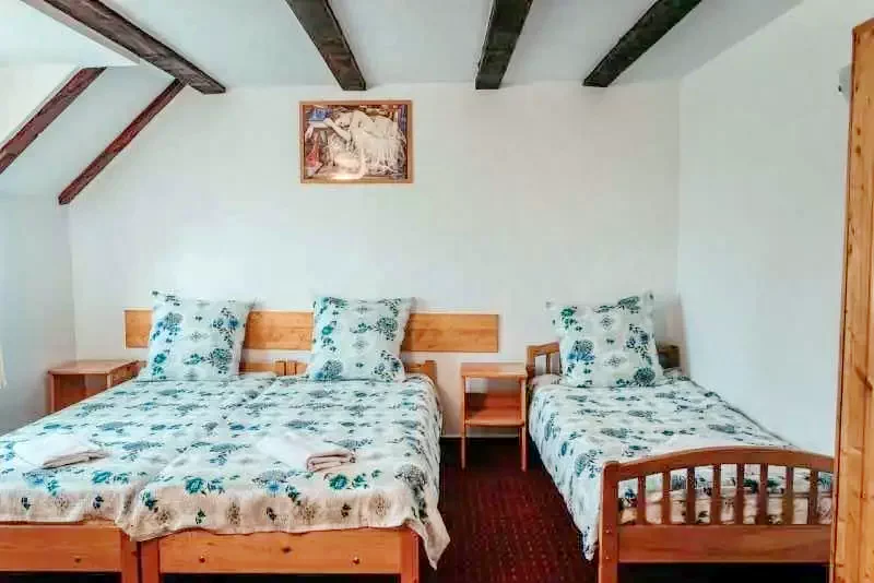 Cârța Cazare | Motel (K0323-19) Imaginea poate fi supusă drepturilor de autor. Se recomandă contactarea titularului drepturilor.