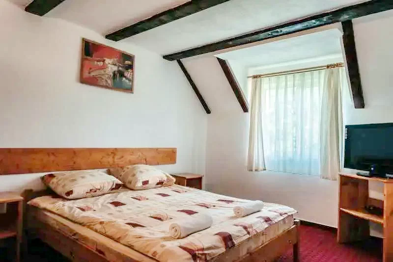 Kerc Szállás | Motel (K0323-20) A kép szerzői jogvédelem alatt állhat. Javasolt a kapcsolatfelvétel a jog tulajdonossal.