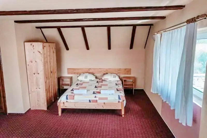 Kerc Szállás | Motel (K0323-25) A kép szerzői jogvédelem alatt állhat. Javasolt a kapcsolatfelvétel a jog tulajdonossal.