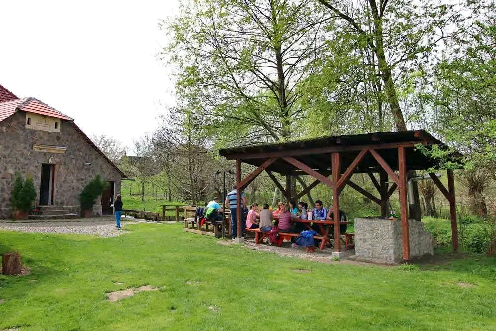 Kerc Szállás | Motel (K0323-33) A kép szerzői jogvédelem alatt állhat. Javasolt a kapcsolatfelvétel a jog tulajdonossal.