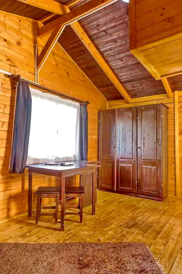 Gyilkostó Szállás | Üdülőfalu (K0950-9) A kép szerzői jogvédelem alatt állhat. Javasolt a kapcsolatfelvétel a jog tulajdonossal.