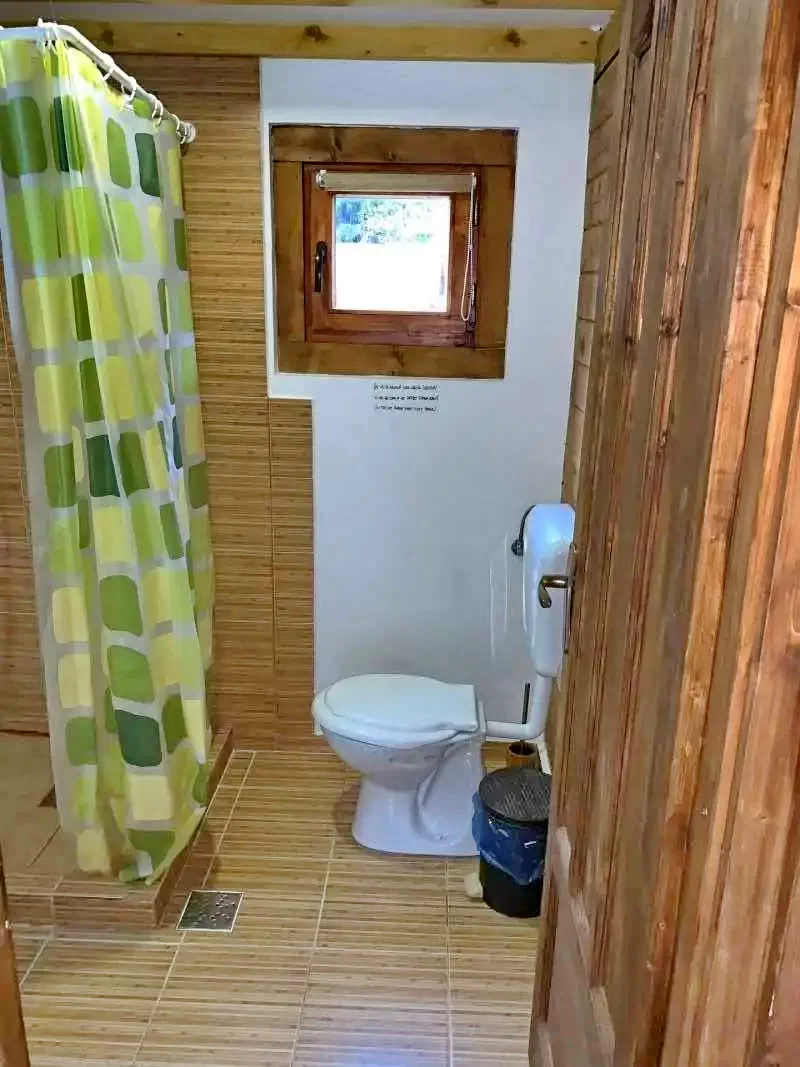 Lacu Roșu Cazare | Sat de vacanță (K0950-19) Imaginea poate fi supusă drepturilor de autor. Se recomandă contactarea titularului drepturilor.