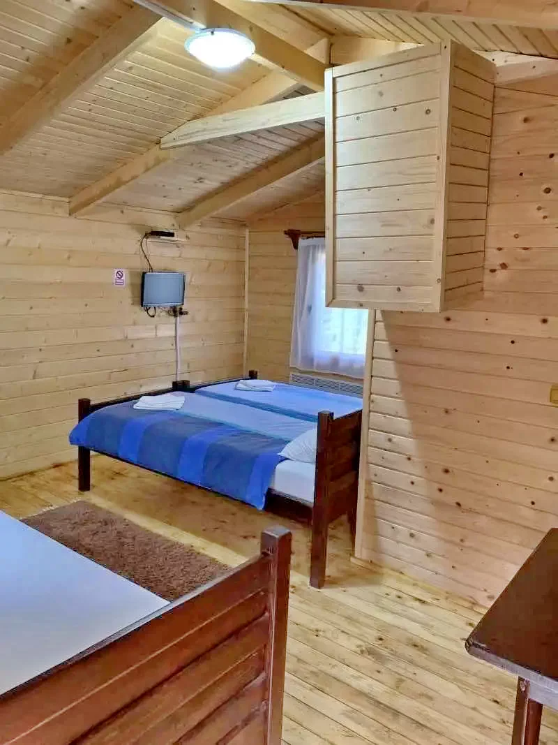 Gyilkostó Szállás | Üdülőfalu (K0950-20) A kép szerzői jogvédelem alatt állhat. Javasolt a kapcsolatfelvétel a jog tulajdonossal.