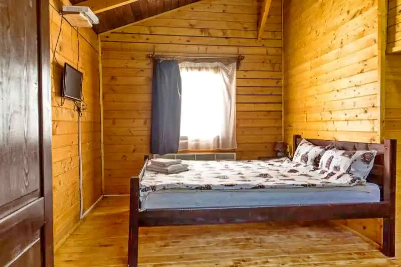 Cazare Lacu Roșu - Căsuțele Suhardul Mic | Gyilkos-tó - Kiscohárd Faházak. Imaginea poate fi supusă drepturilor de autor. Se recomandă contactarea titularului drepturilor.