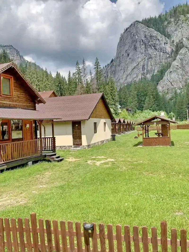 Lacu Roșu Cazare | Sat de vacanță (K0950-40) Imaginea poate fi supusă drepturilor de autor. Se recomandă contactarea titularului drepturilor.