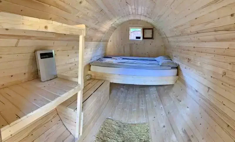 Gyilkostó Szállás | Üdülőfalu (K0950-50) A kép szerzői jogvédelem alatt állhat. Javasolt a kapcsolatfelvétel a jog tulajdonossal.