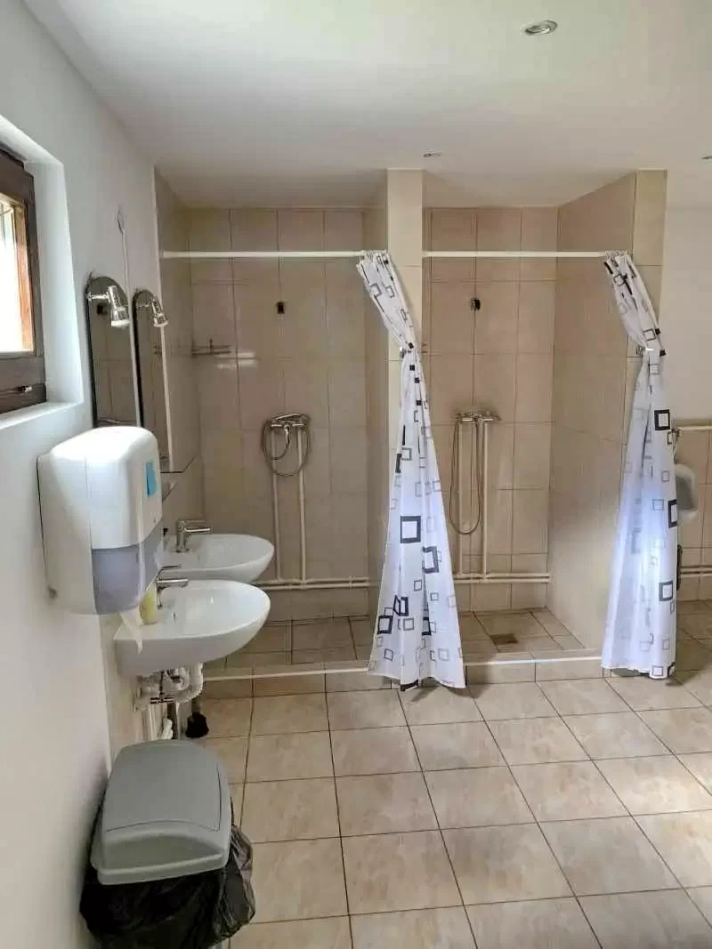 Cazare Lacu Roșu - Căsuțele Suhardul Mic | Gyilkos-tó - Kiscohárd Faházak. Imaginea poate fi supusă drepturilor de autor. Se recomandă contactarea titularului drepturilor.