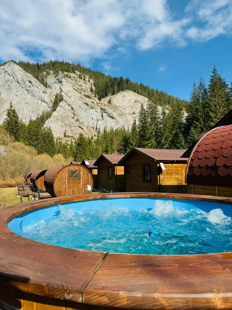 Lacu Roșu Cazare | Sat de vacanță (K0950-71) Imaginea poate fi supusă drepturilor de autor. Se recomandă contactarea titularului drepturilor.