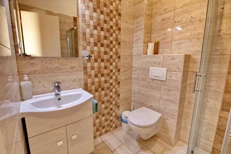  Cazare | Motel (K0170-8) Imaginea poate fi supusă drepturilor de autor. Se recomandă contactarea titularului drepturilor.