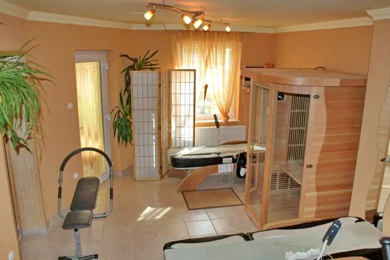  Cazare | Motel (K0170-11) Imaginea poate fi supusă drepturilor de autor. Se recomandă contactarea titularului drepturilor.