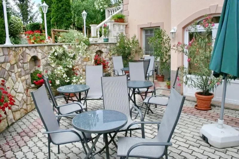  Cazare | Motel (K0170-12) Imaginea poate fi supusă drepturilor de autor. Se recomandă contactarea titularului drepturilor.