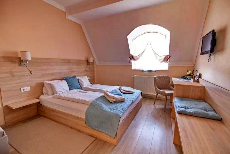  Cazare | Motel (K0170-24) Imaginea poate fi supusă drepturilor de autor. Se recomandă contactarea titularului drepturilor.