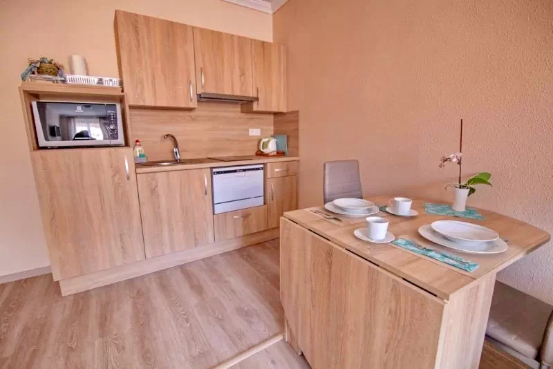  Cazare | Motel (K0170-28) Imaginea poate fi supusă drepturilor de autor. Se recomandă contactarea titularului drepturilor.