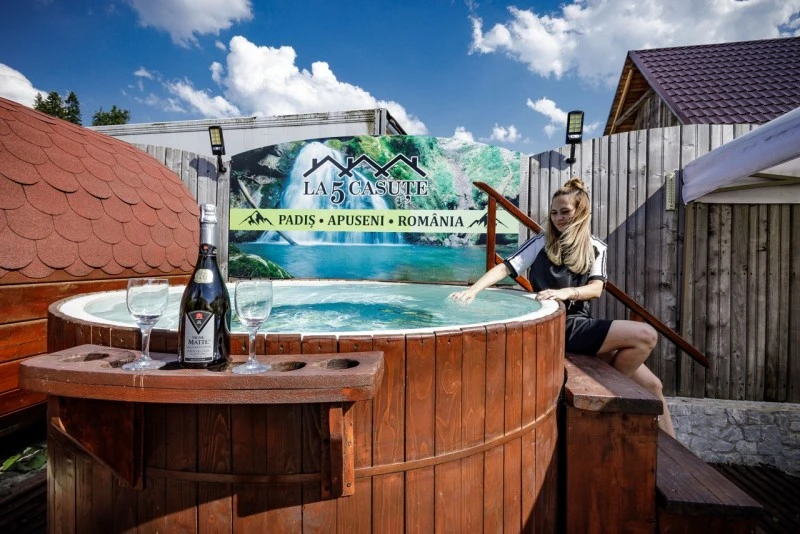 Cazare Padiș - Cabanele Five Chalets | Pádis - Five Chalets Kulcsosházak . Imaginea poate fi supusă drepturilor de autor. Se recomandă contactarea titularului drepturilor.