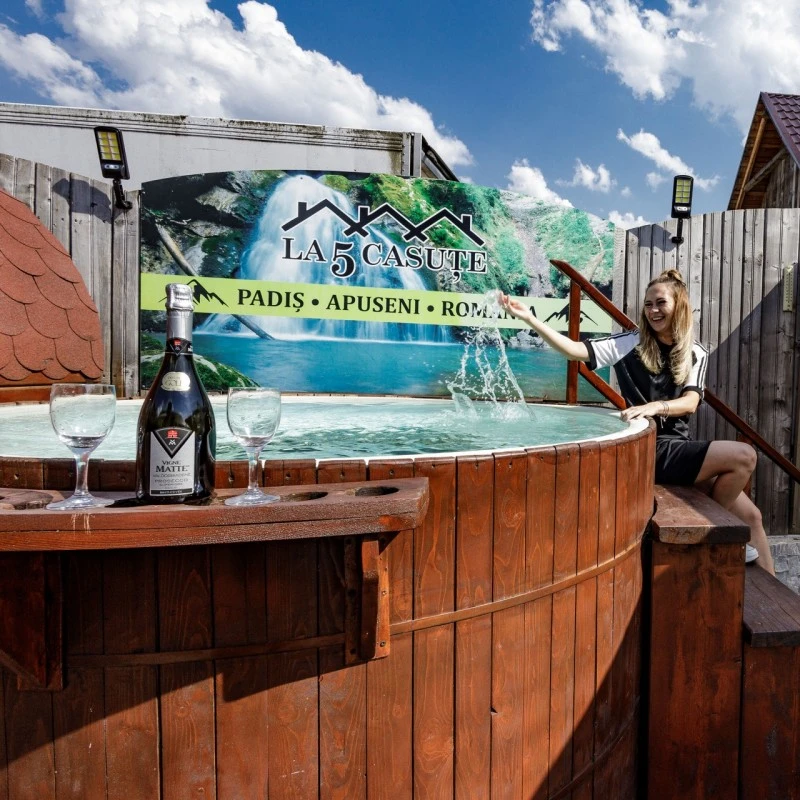 Cazare Padiș - Cabanele Five Chalets | Pádis - Five Chalets Kulcsosházak . Imaginea poate fi supusă drepturilor de autor. Se recomandă contactarea titularului drepturilor.