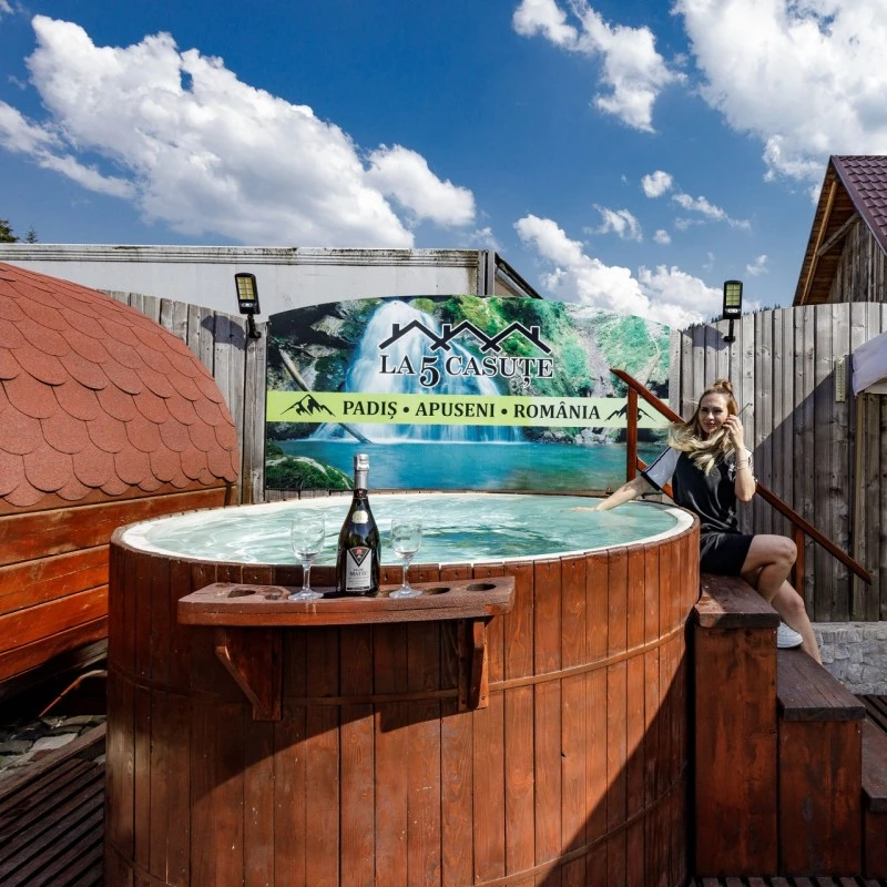 Cazare Padiș - Cabanele Five Chalets | Pádis - Five Chalets Kulcsosházak . Imaginea poate fi supusă drepturilor de autor. Se recomandă contactarea titularului drepturilor.