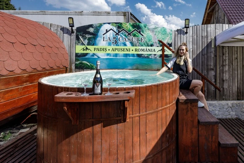 Cazare Padiș - Cabanele Five Chalets | Pádis - Five Chalets Kulcsosházak . Imaginea poate fi supusă drepturilor de autor. Se recomandă contactarea titularului drepturilor.