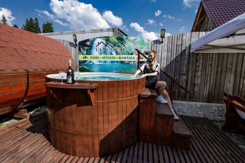 Cazare Padiș - Cabanele Five Chalets | Pádis - Five Chalets Kulcsosházak . Imaginea poate fi supusă drepturilor de autor. Se recomandă contactarea titularului drepturilor.