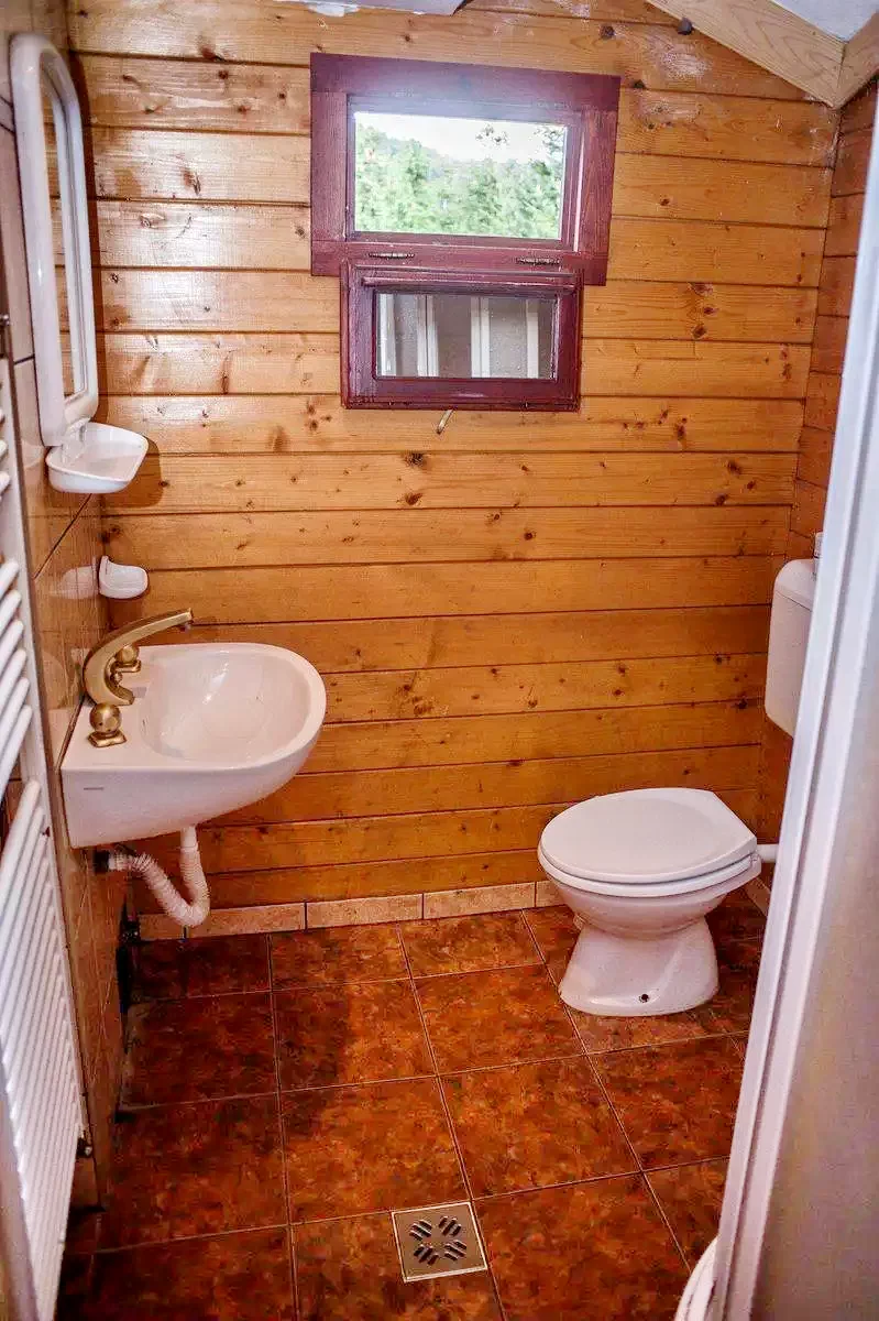 Gheorgheni Cazare | Cabană (K0222-6) Imaginea poate fi supusă drepturilor de autor. Se recomandă contactarea titularului drepturilor. Gheorgheni Cazare | Cabană (K0222-6) Imaginea poate fi supusă drepturilor de autor. Se recomandă contactarea titularului drepturilor.