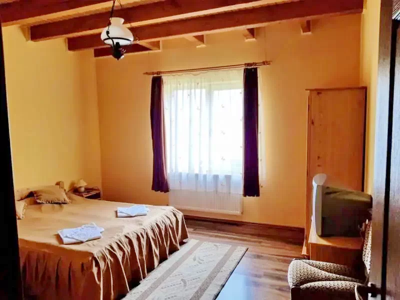 Izvoare Cazare | Motel (K1286-4) Imaginea poate fi supusă drepturilor de autor. Se recomandă contactarea titularului drepturilor.